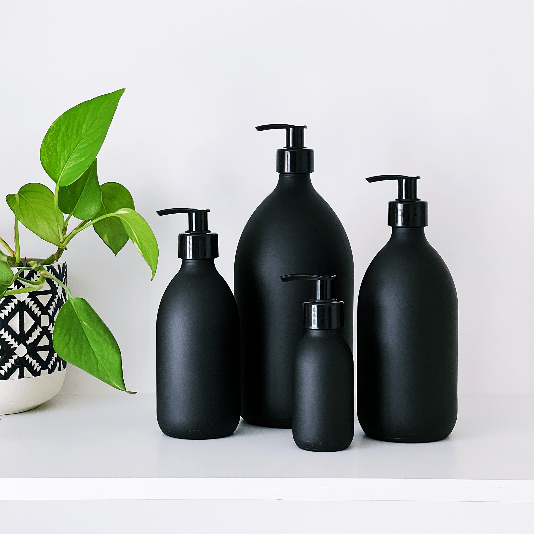 Matt Black Glass Dispenser Bottle With Black Plastic Pump – SHELF LIFE